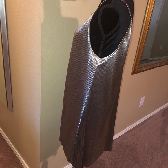 Windsor Metallic Silver Pleated Shift Dress Sz M - Picture 6 of 8